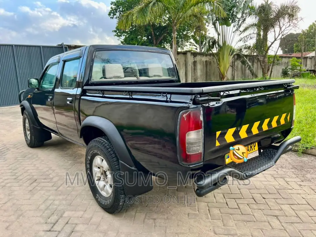 Nissan Hardbody 2007 Black