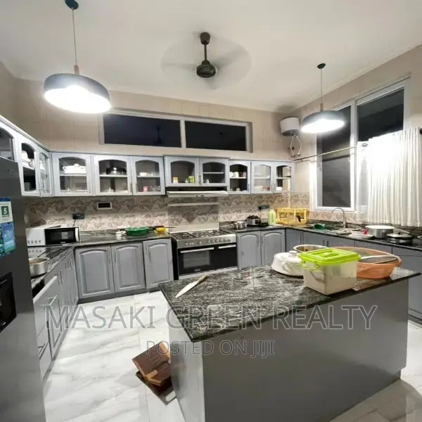 8bdrm Apartment in Mbezi Beach for sale