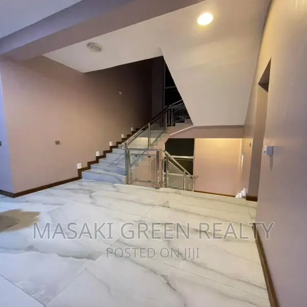 8bdrm Apartment in Mbezi Beach for sale
