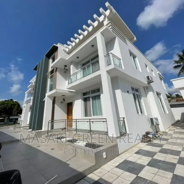 8bdrm Apartment in Mbezi Beach for sale