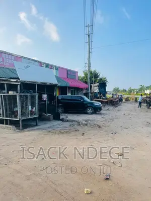 Fremu Za Biashara Zinauzwa Mwenge