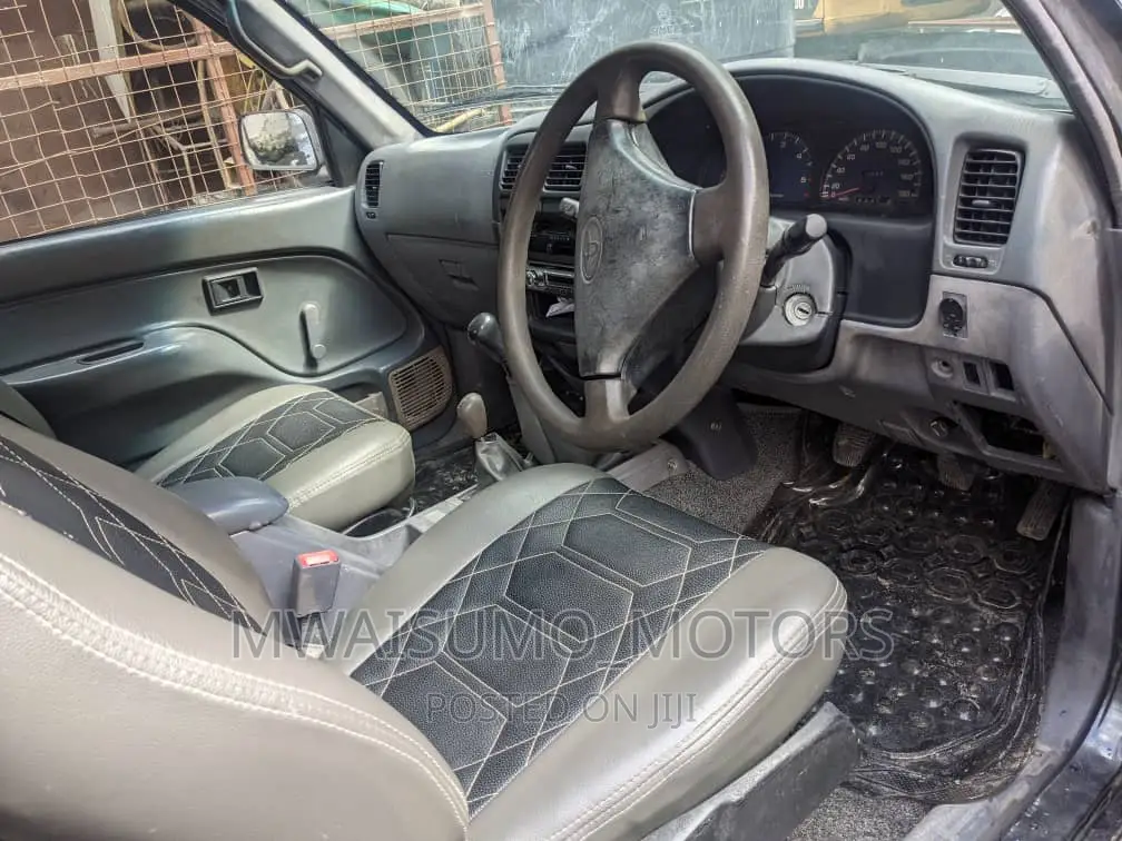Toyota Hilux 1999 Gray