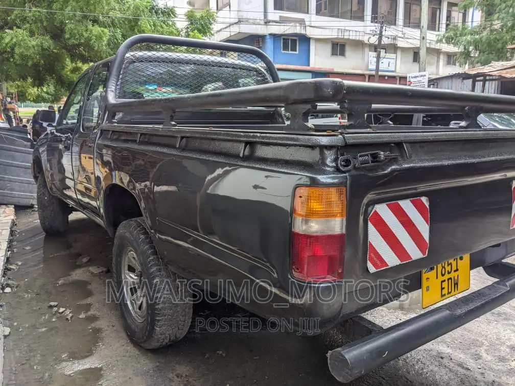 Toyota Hilux 1999 Gray