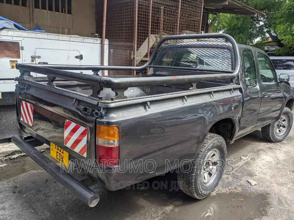 Toyota Hilux 1999 Gray