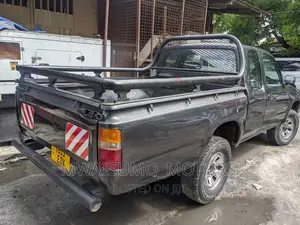 Toyota Hilux 1999 Gray
