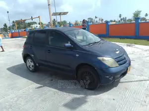 Toyota IST 2024 Blue