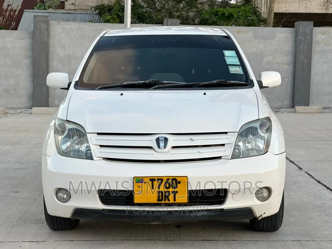 Toyota IST 2004 White