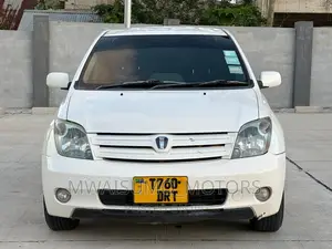 Toyota IST 2004 White