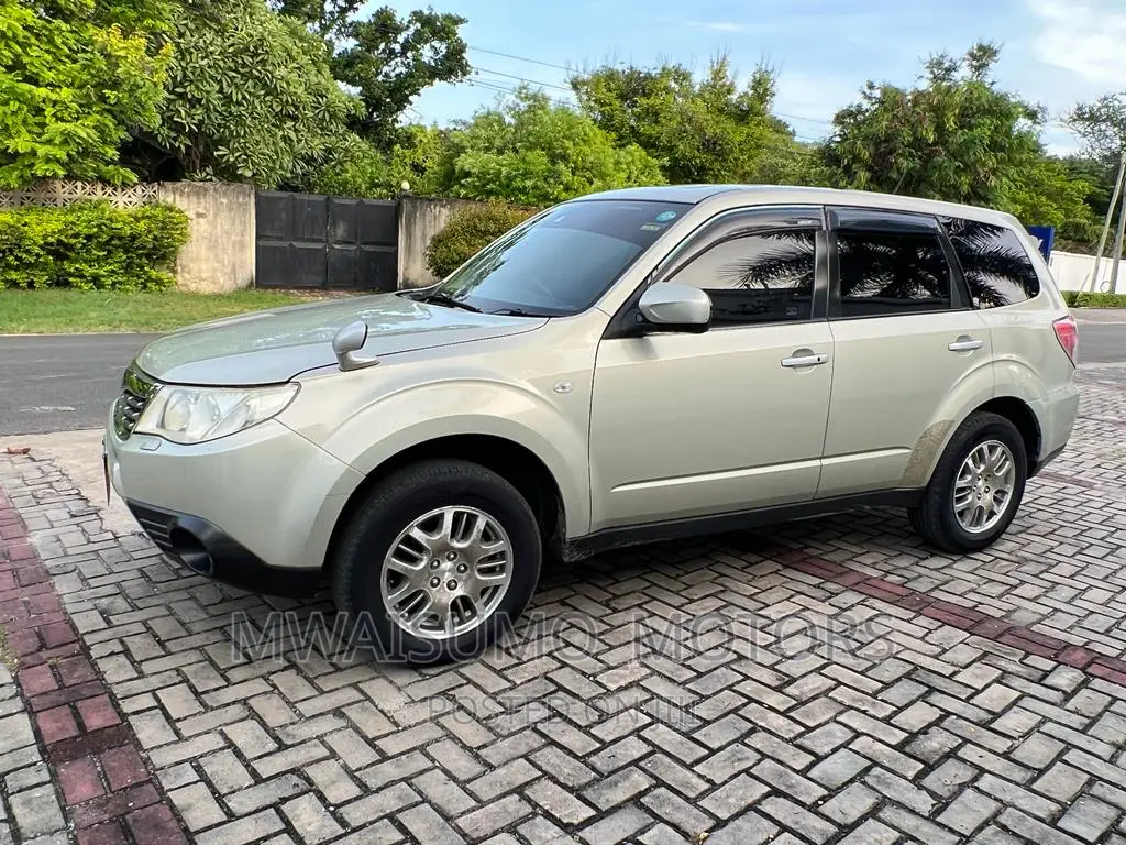 Subaru Forester 2010 Gold