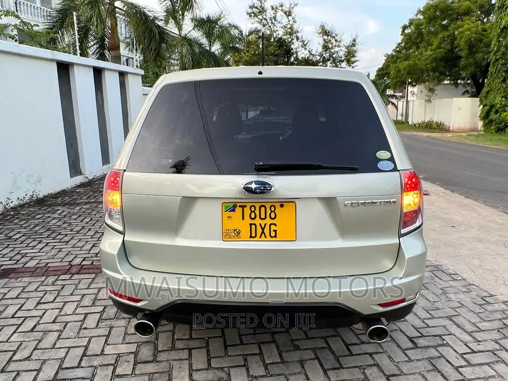 Subaru Forester 2010 Gold