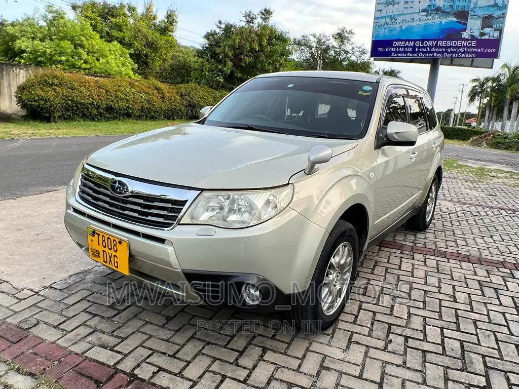 Subaru Forester 2010 Gold