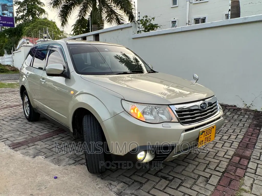 Subaru Forester 2010 Gold