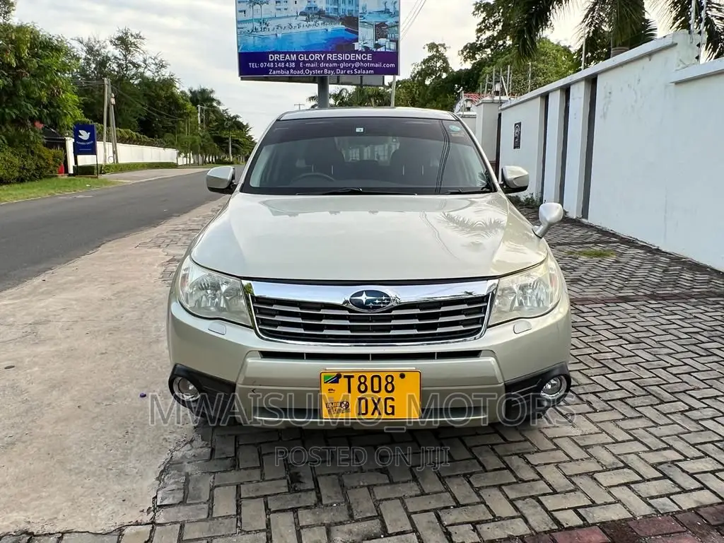 Subaru Forester 2010 Gold