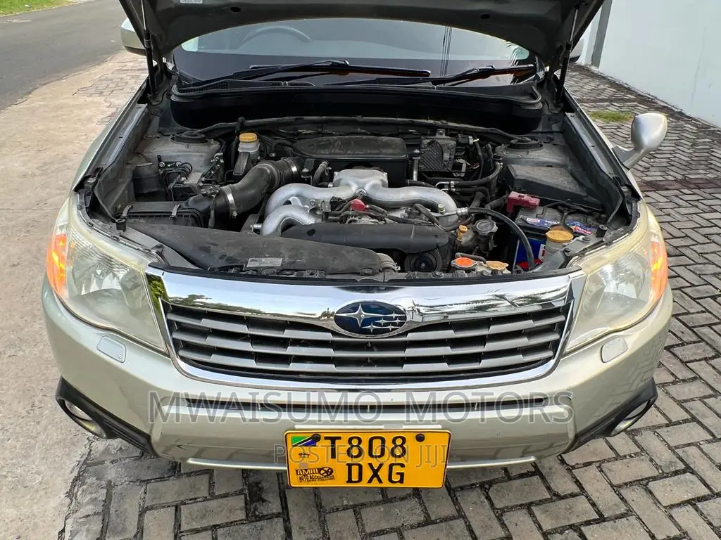 Subaru Forester 2010 Gold