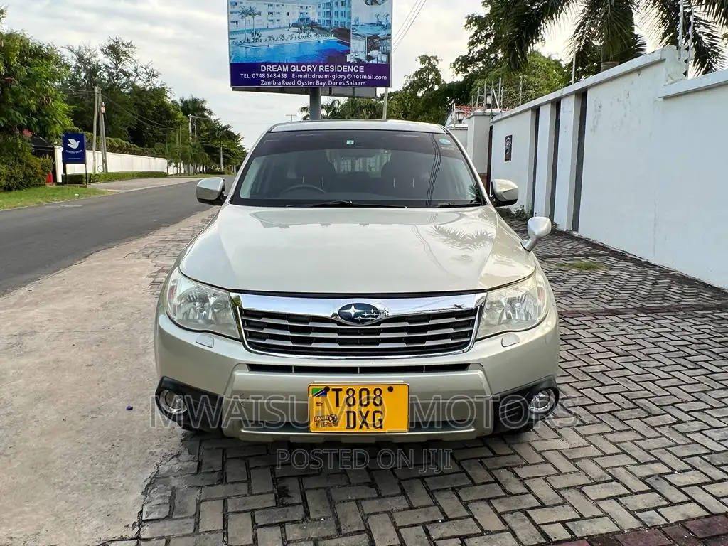 Subaru Forester 2010 Gold