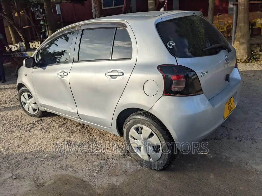 Toyota Vitz 2006 Teal