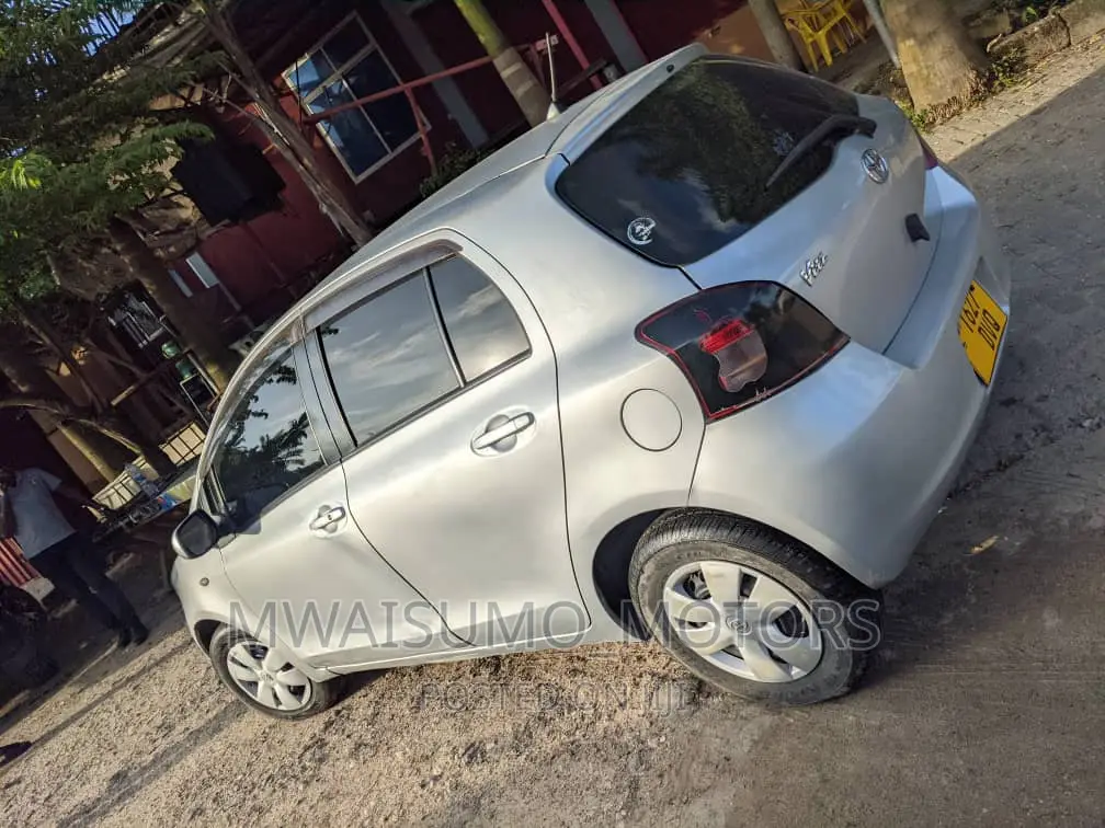 Toyota Vitz 2006 Teal