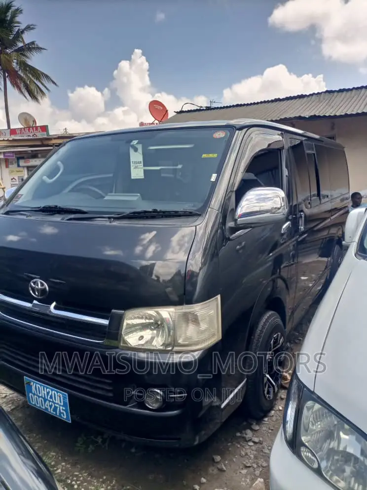 Toyota HiAce 2004 Black