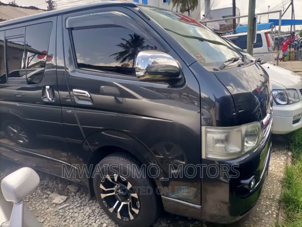 Toyota HiAce 2004 Black