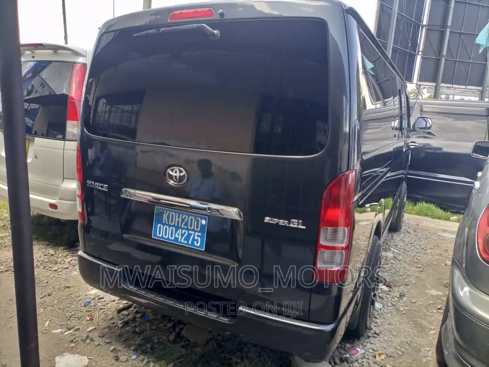 Toyota HiAce 2004 Black