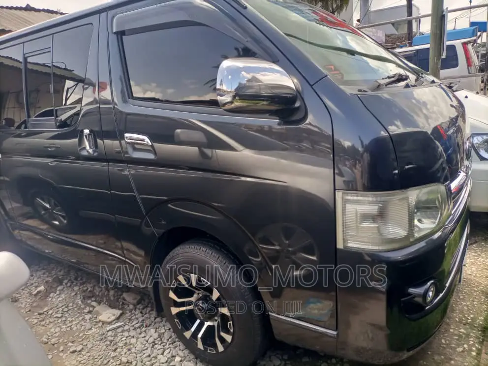 Toyota HiAce 2004 Black