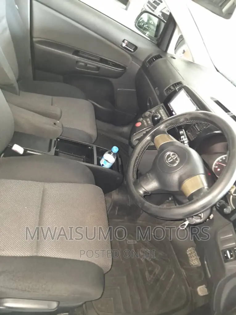 Toyota Wish 2006 Silver