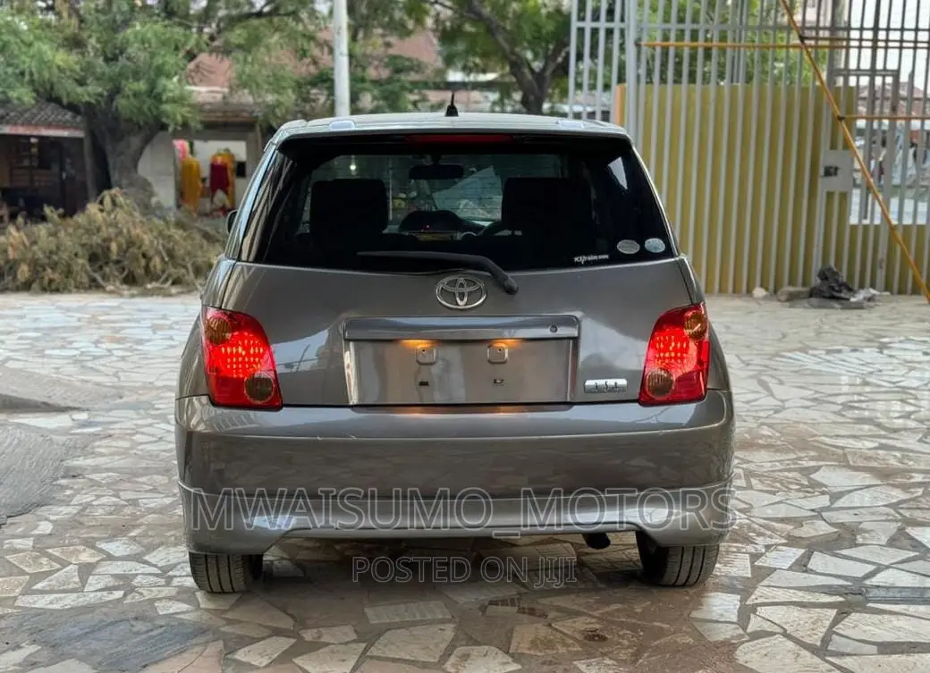 Toyota IST 2005 Gray