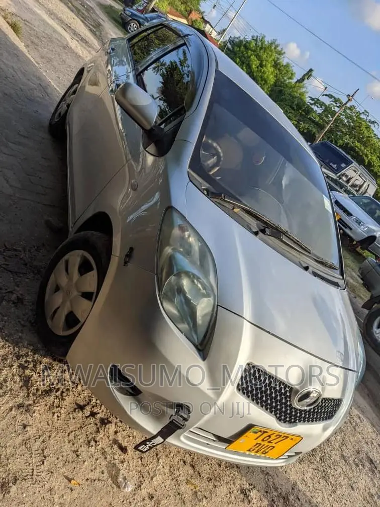 Toyota Vitz 2006 Teal