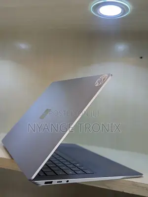 New Laptop HP 15-Dy1031wm 8GB Intel Core I5 SSD 256GB