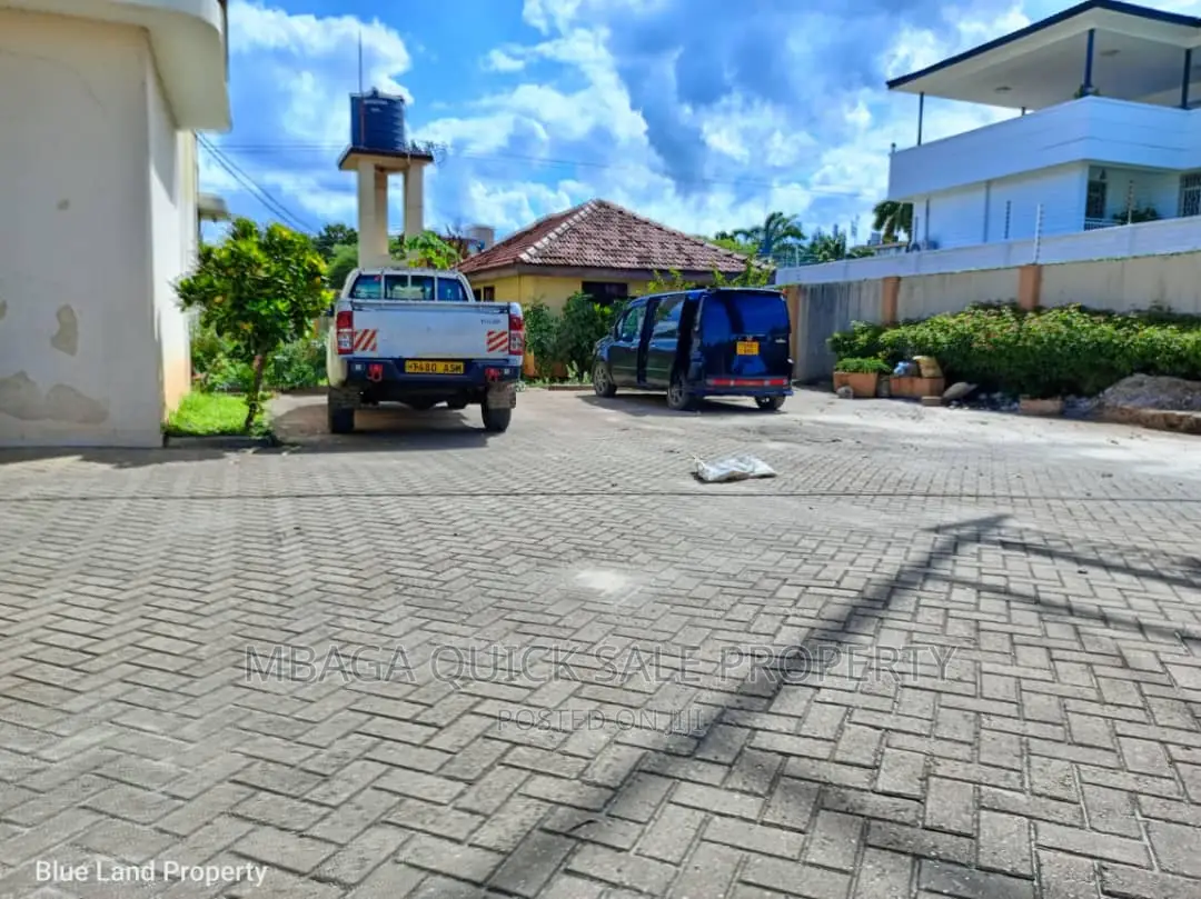 4bdrm House in Mikocheni for rent
