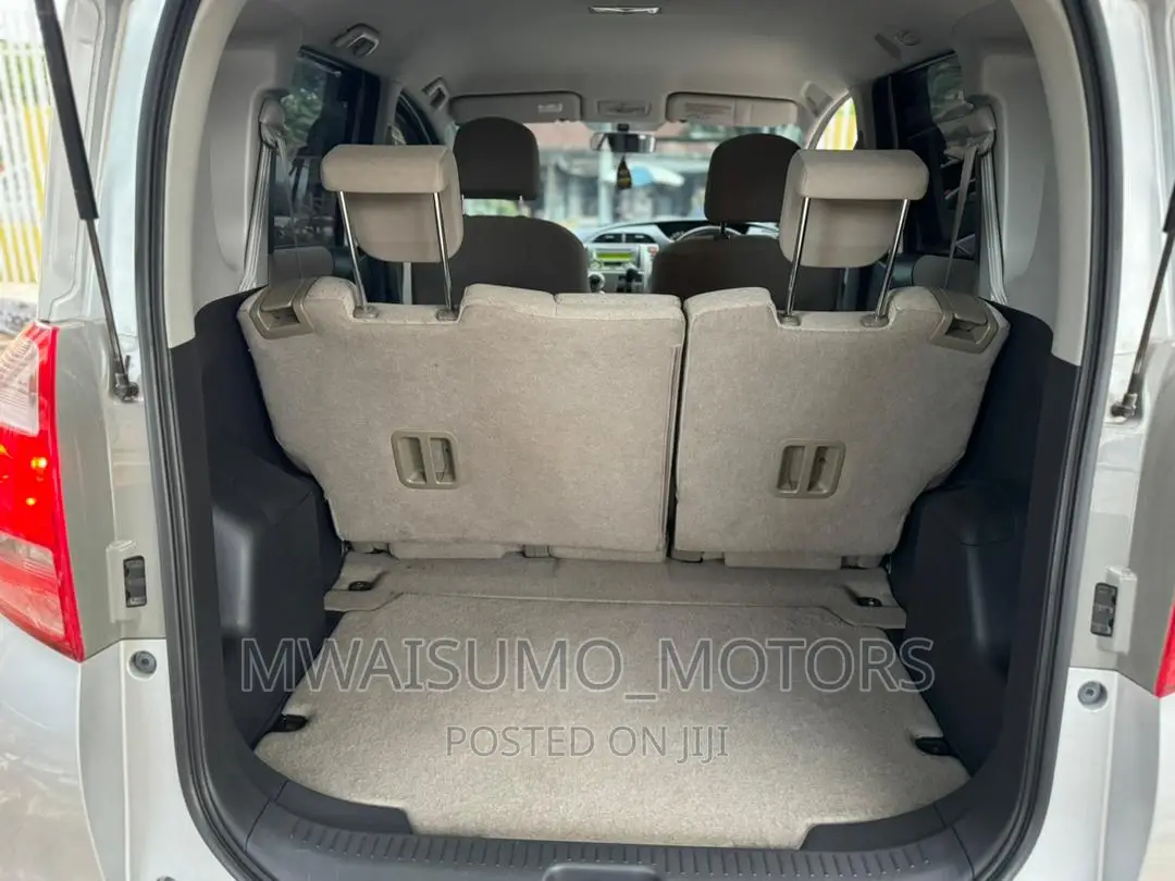 Toyota Ractis 2007 Silver