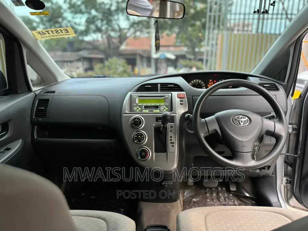 Toyota Ractis 2007 Silver