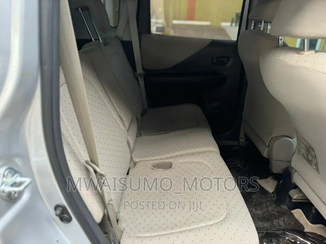 Toyota Ractis 2007 Silver