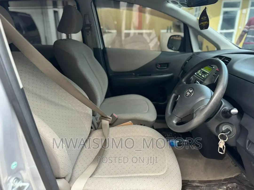 Toyota Ractis 2007 Silver