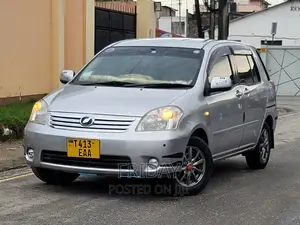 Toyota Raum 2005 Silver