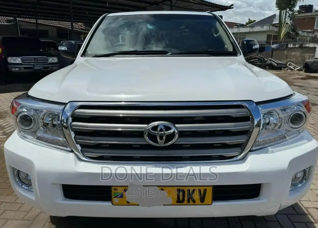 Toyota Land Cruiser 2014 White