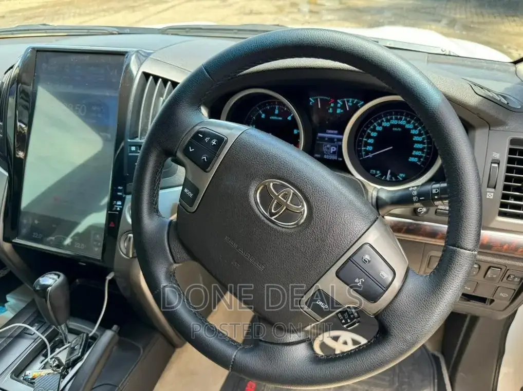 Toyota Land Cruiser 2014 White