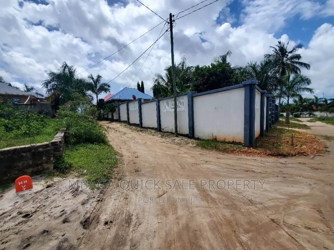 3bdrm House in Madale  Kwa  Kawawa, Kunduchi for sale