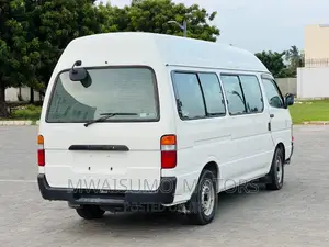 Toyota HiAce 1999 White