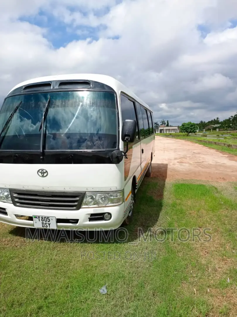 Toyota Coaster 2000 White