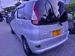 Toyota Fun Cargo 2004 Silver