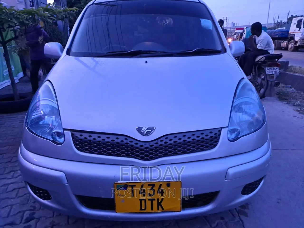 Toyota Fun Cargo 2004 Silver