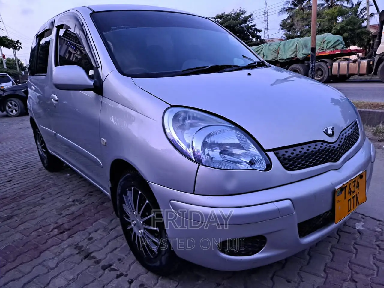 Toyota Fun Cargo 2004 Silver