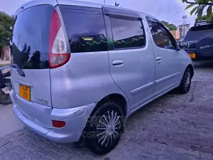 Toyota Fun Cargo 2004 Silver