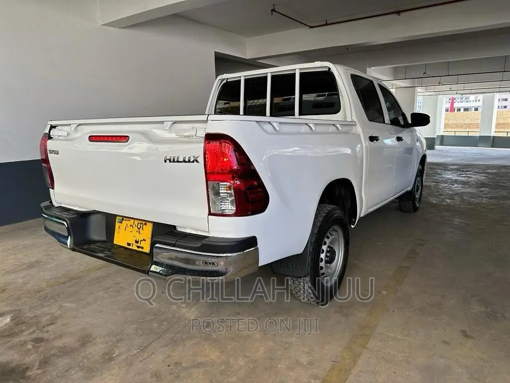 Toyota Hilux 2018 White