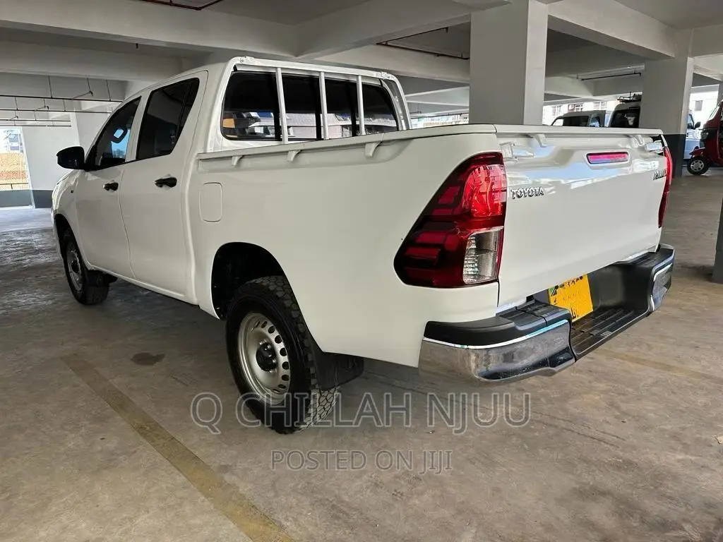 Toyota Hilux 2018 White