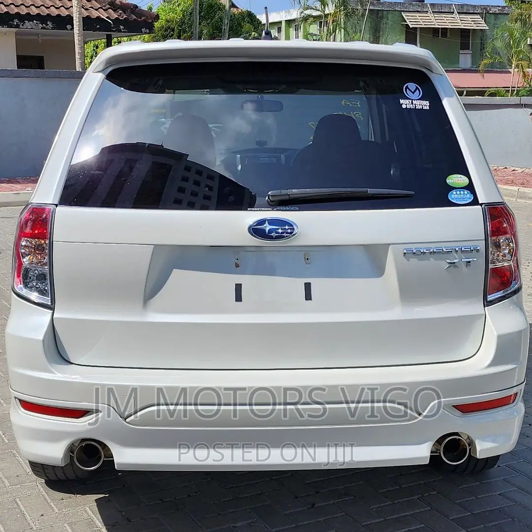 Subaru Forester 2010 Pearl