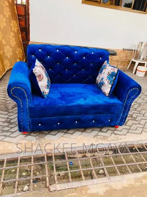 Sofa Za Watu Wawili Unapata Kwa Bei Poa Moja