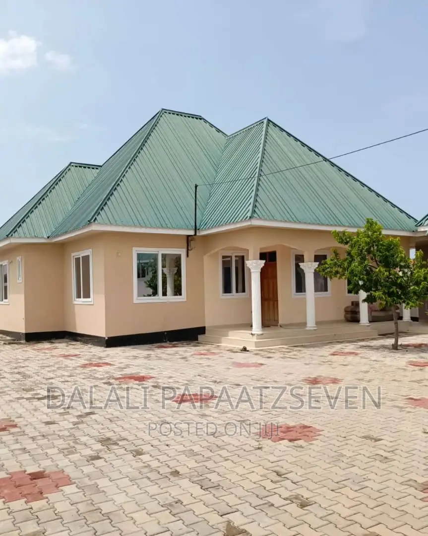 4bdrm Apartment in Dalalipapaatzseven, Mbweni for rent