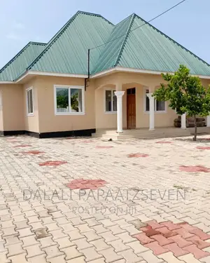 4bdrm Apartment in Dalalipapaatzseven, Mbweni for rent